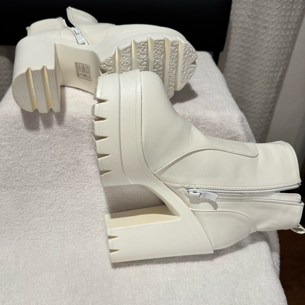 White Platform Heeled Ankle Boots Women’s Modern Chunky Heel